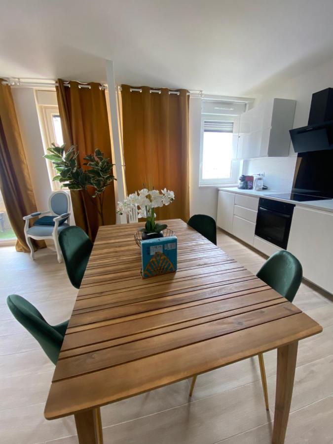 Grand Appartement Courbevoie Paris מראה חיצוני תמונה
